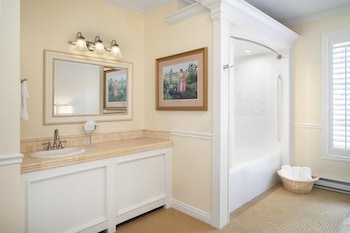 Standard Room, 1 King Bed, Non Smoking, Jetted Tub