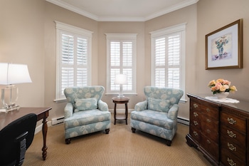 Junior Suite, 1 King Bed, Non Smoking, Jetted Tub