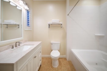 Standard Room, 1 Queen Bed, Non Smoking, Jetted Tub