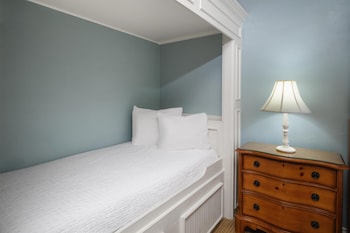 Standard Room, 1 Queen Bed, Non Smoking, Jetted Tub