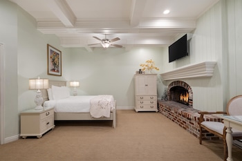 Standard Room, 1 Queen Bed, Non Smoking, Jetted Tub