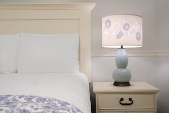 Standard Room, 1 Queen Bed, Non Smoking, Jetted Tub