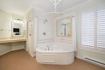 Standard Room, 1 Queen Bed, Accessible, Jetted Tub