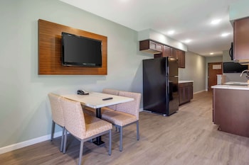 Suite, 2 Queen Beds, Non Smoking, Balcony (Full Kitchen)