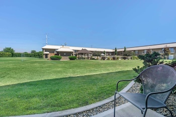 Suite, 2 Queen Beds, Kitchen, Poolside (Full Kitchen)