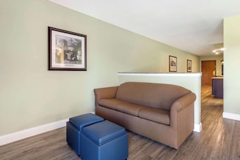 Suite, 1 King Bed, Accessible, Poolside (with Sofabed, Full Kitchen)