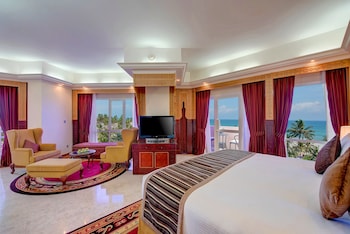 Suite, 2 Twin Beds, Smoking (Custom)