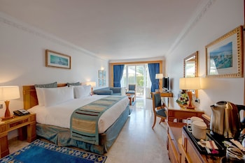 Standard Room, 1 King Bed, Accessible, Smoking (Ocean View)