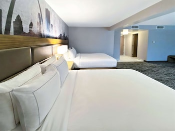 Deluxe Room, 2 Queen Beds, Non Smoking