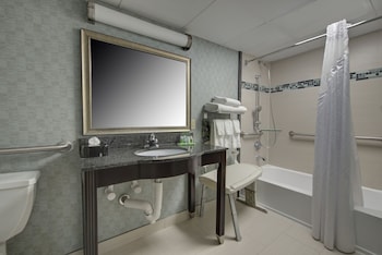 Standard Room, 2 Double Beds, Accessible Bathtub (Mobility)