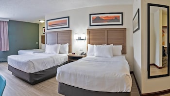 Room, Non Smoking (3 Double Beds)
