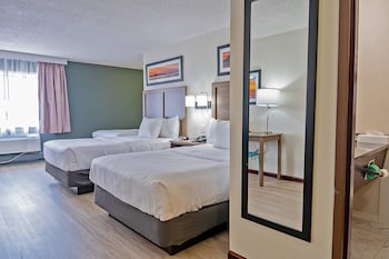 Room, Non Smoking (3 Double Beds)