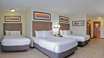 Room, Non Smoking (3 Double Beds)