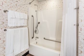Standard Room, 1 Queen Bed, Accessible (Mobility, Access Tub)