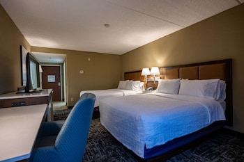 Room, 2 Queen Beds, Accessible, Non Smoking (Mobility & Hearing, Roll-in Shower)