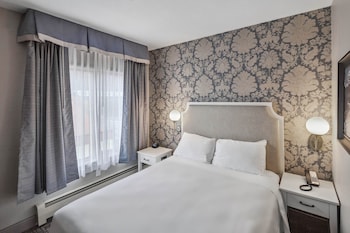 Deluxe Queen Economy Room