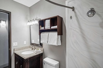Deluxe Queen Economy Room