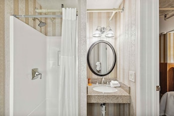 Historic Queen w/ Private Bath
