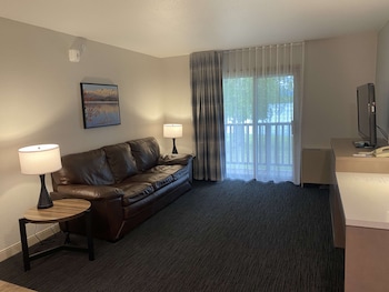 Suite, 1 King Bed, Non Smoking, Lake View
