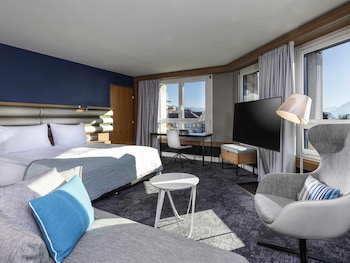 Junior Suite, 1 Queen Bed, Lake View