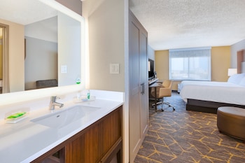Standard Room, 1 King Bed (Mid Floor)