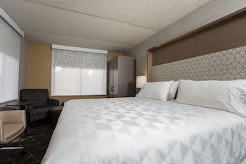 Standard Room, 1 King Bed, City View