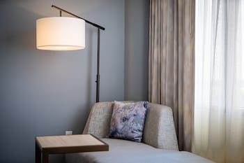 Traditional Room, 1 King Bed (Hearing Accessible)