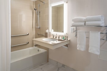 Traditional Room, 1 King Bed (Hearing Accessible)