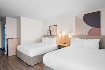 Room, 2 Queen Beds, Accessible (Mobility & Roll-in Showe)