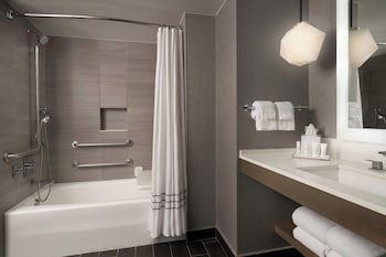Room, 1 King Bed, Balcony (Mobility/Hearing Access, Roll-In Shwr)
