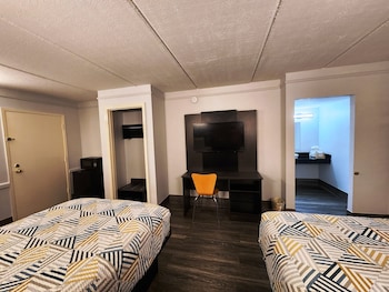 2 Full Beds | Micfridge