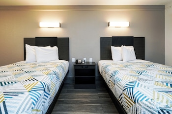 2 Full Beds | ADA/Roll-In Shower, Smoking