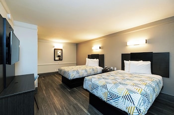 2 Full Beds | ADA/Roll-In Shower, Smoking
