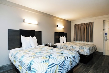 2 Full Beds | ADA/Roll-In Shower, Smoking