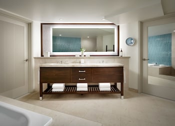 Suite, 1 Bedroom, Fairmont Suite (1 King Bed)