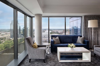 Luxury Suite, 1 King Bed with Sofa bed, Non Smoking, Tower