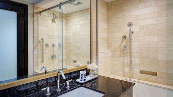 Luxury Suite, 1 King Bed with Sofa bed, Non Smoking, Tower