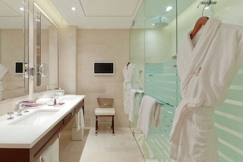 Deluxe Room, 1 King Bed