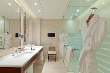 Deluxe Room, 1 King Bed