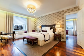 Luxury Suite, Multiple Beds, Fireplace