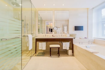 Signature Room, 2 Queen Beds