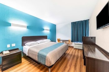 Standard Room, 1 King Bed, Accessible, Non Smoking
