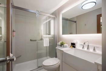 Standard Room, 1 Queen Bed, Non Smoking, Patio