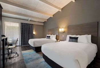 Standard Room, 2 Queen Beds, Balcony, Pool View (2nd Floor)