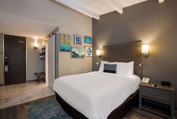 Standard Room, 1 Queen Bed, Non Smoking, Patio