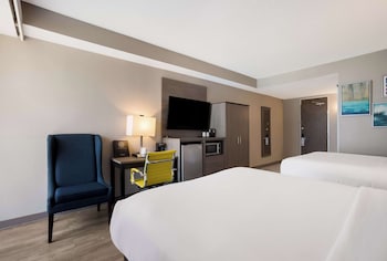 Standard Room, 2 Queen Beds, Accessible, Patio