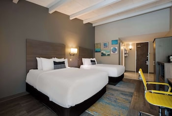Standard Room, 2 Queen Beds, Patio, Pool View (1st Floor)