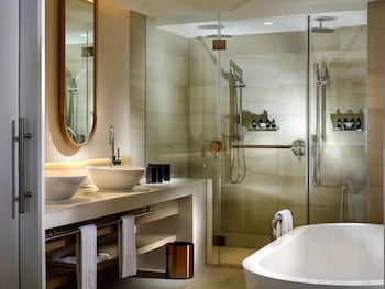 Suite, 1 King Bed, Ocean View (Opera,Beach Access,Balcony or Terrace)
