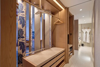 Suite, 1 King Bed, Balcony, Garden View (Prestige)