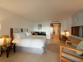 Suite, 1 King Bed, Balcony, Ocean View (Direct Beach Access)